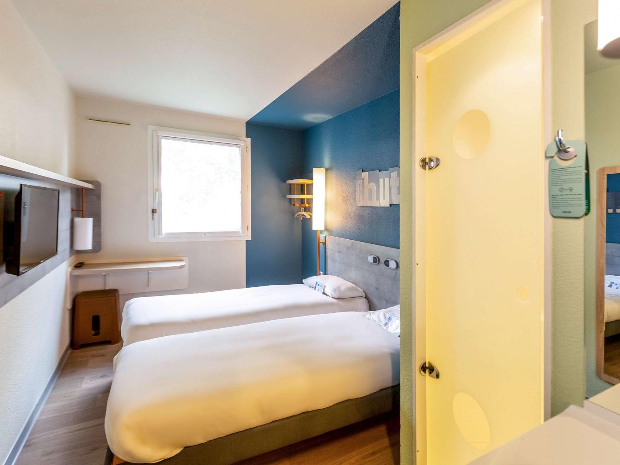 Ibis Budget Versailles - Трап Экстерьер фото