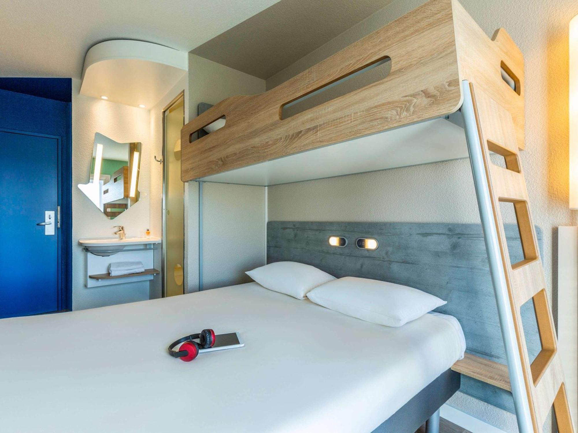 Ibis Budget Versailles - Трап Экстерьер фото